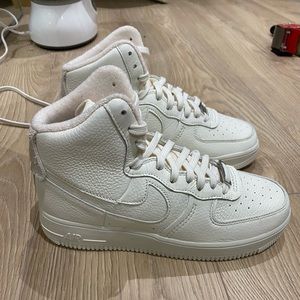 Nike Women’s Air Force 1 Mid/ High Top Shoe